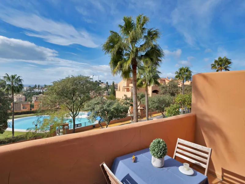 Beautifully Renovated Apartment with Sea Views in Elviria, Marbella East