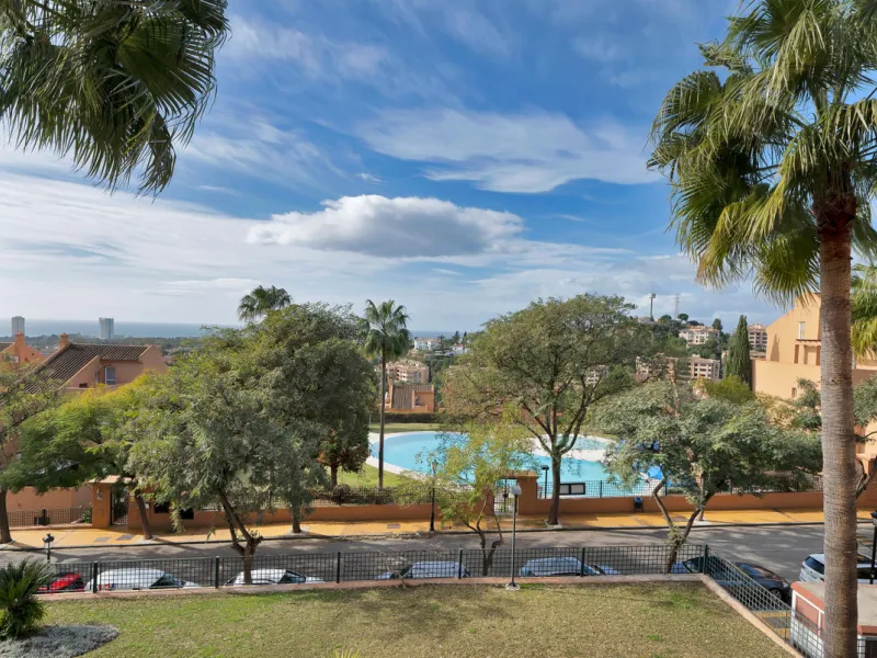 Beautifully Renovated Apartment with Sea Views in Elviria, Marbella East