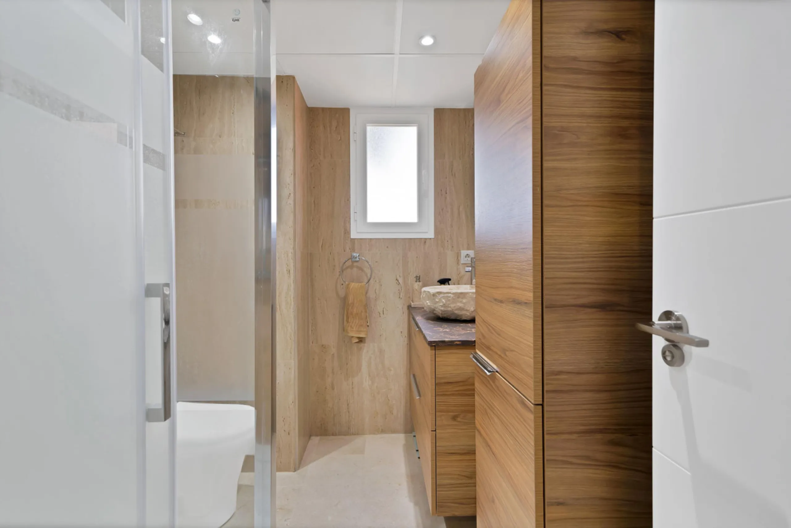 Beautifully Renovated Apartment with Sea Views in Elviria, Marbella East