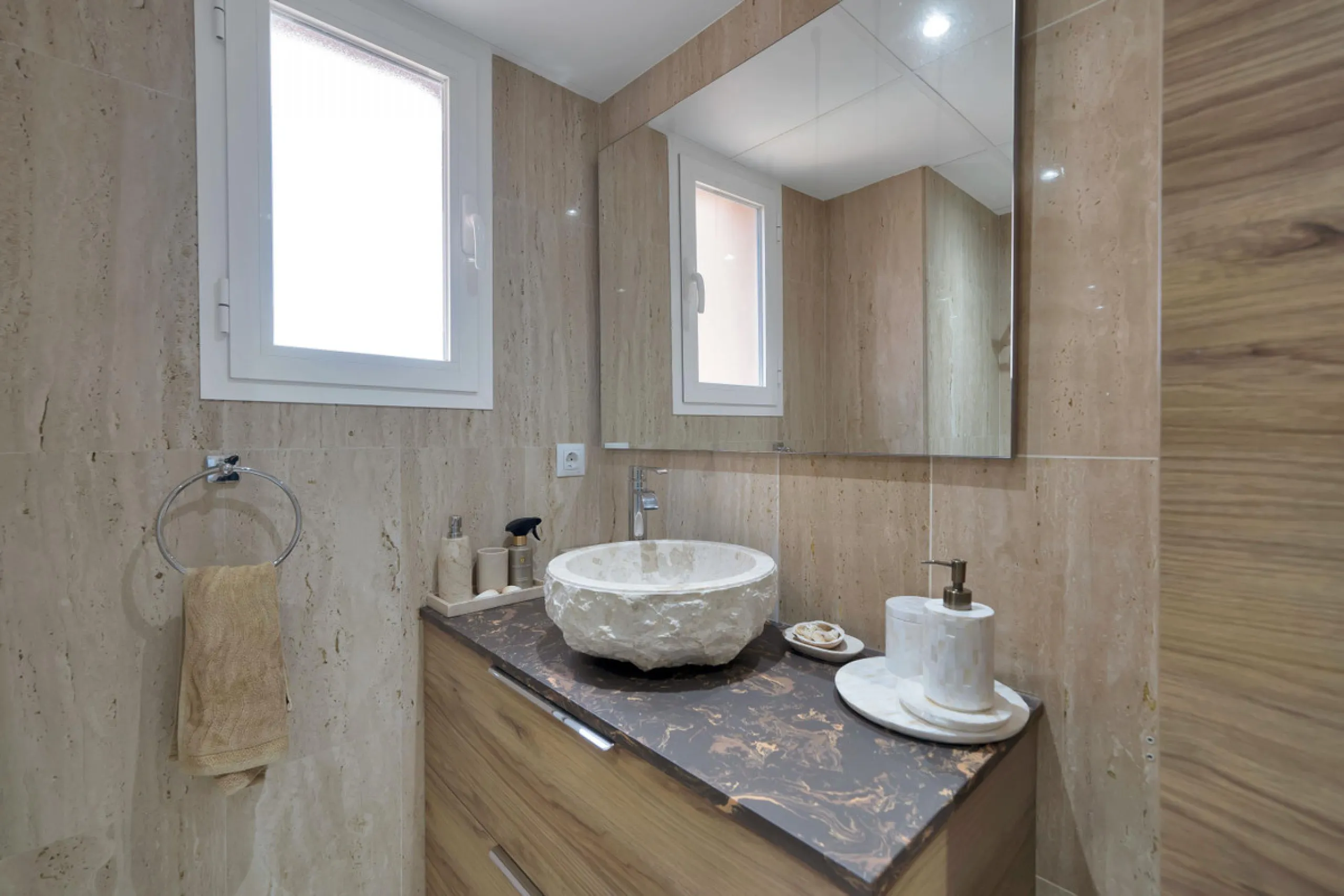 Beautifully Renovated Apartment with Sea Views in Elviria, Marbella East