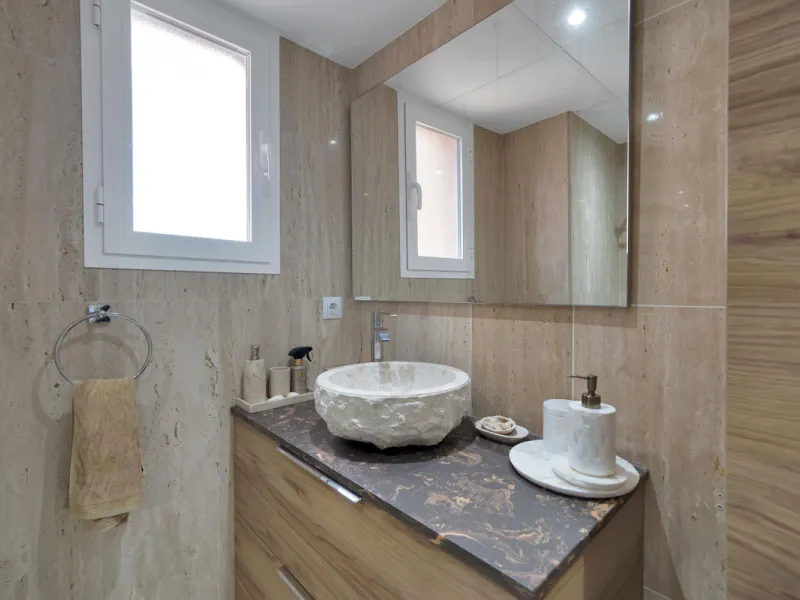 Beautifully Renovated Apartment with Sea Views in Elviria, Marbella East
