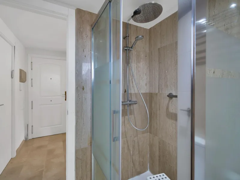 Beautifully Renovated Apartment with Sea Views in Elviria, Marbella East