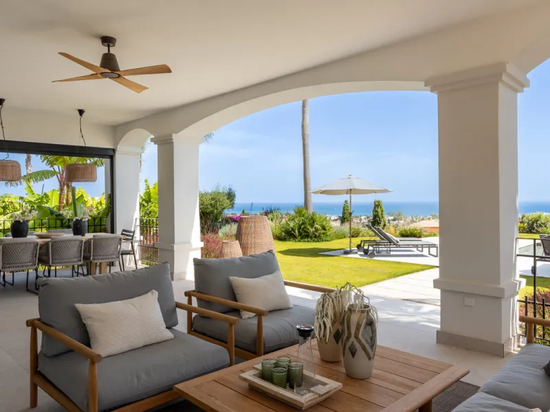 Set within the prestigious 24-hour gated community, moments from the iconic Anantara Villa Padierna Palace, this exceptional south-facing villa embodies the very best of contemporary Mediterranean luxury. Recently completed after a total high-end renovati