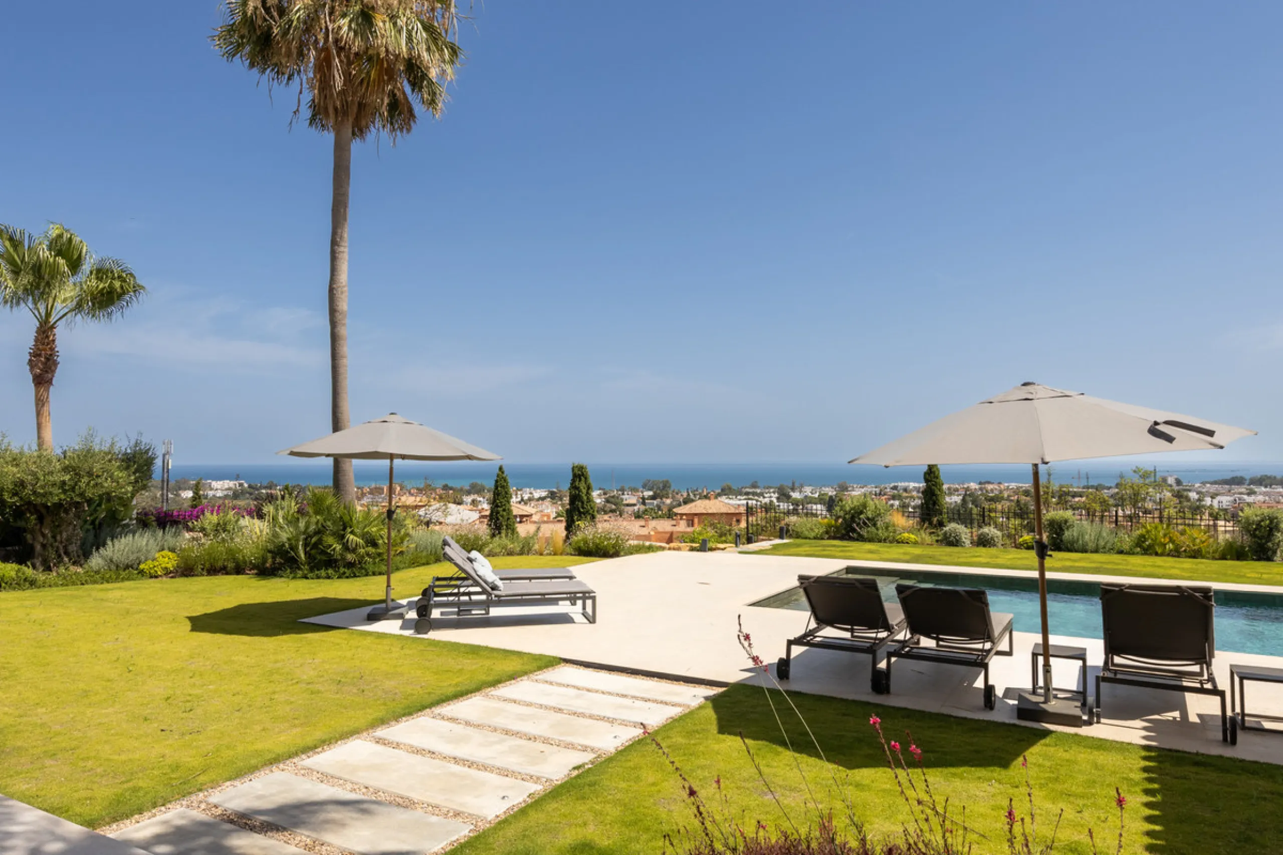 Set within the prestigious 24-hour gated community, moments from the iconic Anantara Villa Padierna Palace, this exceptional south-facing villa embodies the very best of contemporary Mediterranean luxury. Recently completed after a total high-end renovati