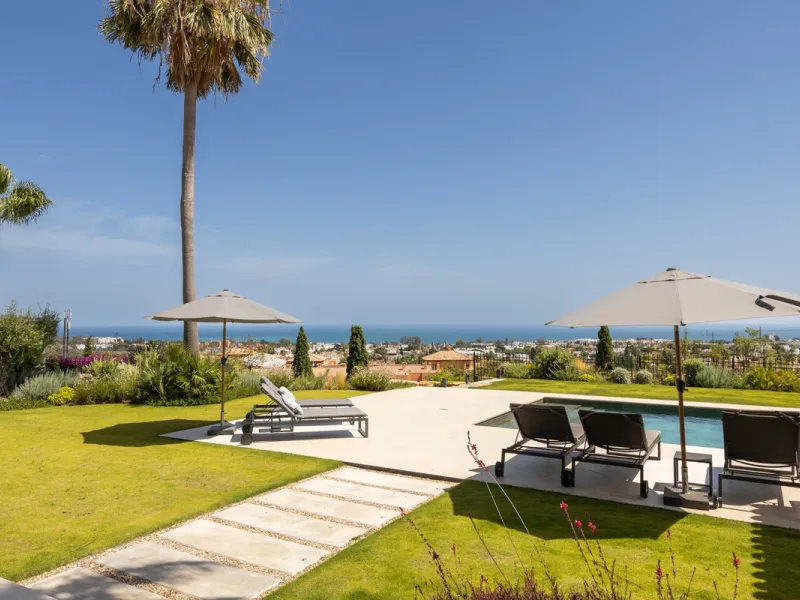 Set within the prestigious 24-hour gated community, moments from the iconic Anantara Villa Padierna Palace, this exceptional south-facing villa embodies the very best of contemporary Mediterranean luxury. Recently completed after a total high-end renovati