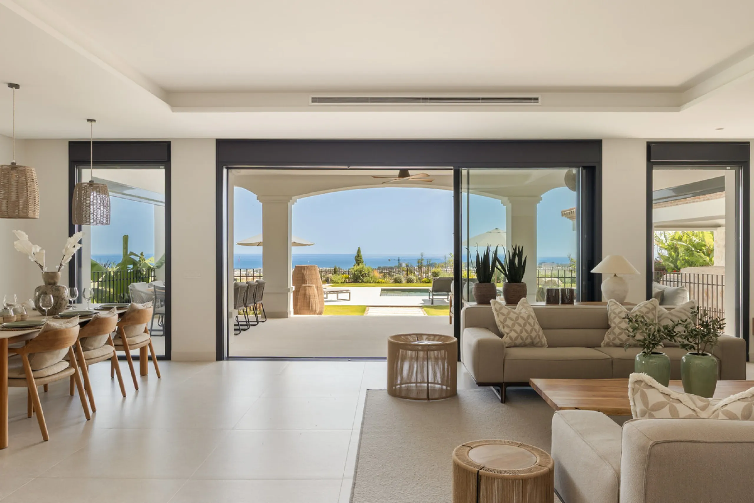 Set within the prestigious 24-hour gated community, moments from the iconic Anantara Villa Padierna Palace, this exceptional south-facing villa embodies the very best of contemporary Mediterranean luxury. Recently completed after a total high-end renovati