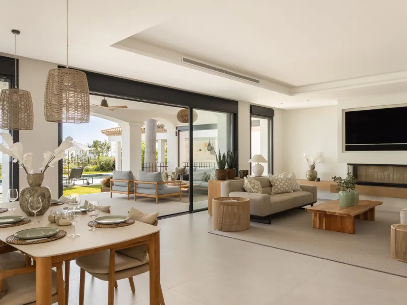 Set within the prestigious 24-hour gated community, moments from the iconic Anantara Villa Padierna Palace, this exceptional south-facing villa embodies the very best of contemporary Mediterranean luxury. Recently completed after a total high-end renovati