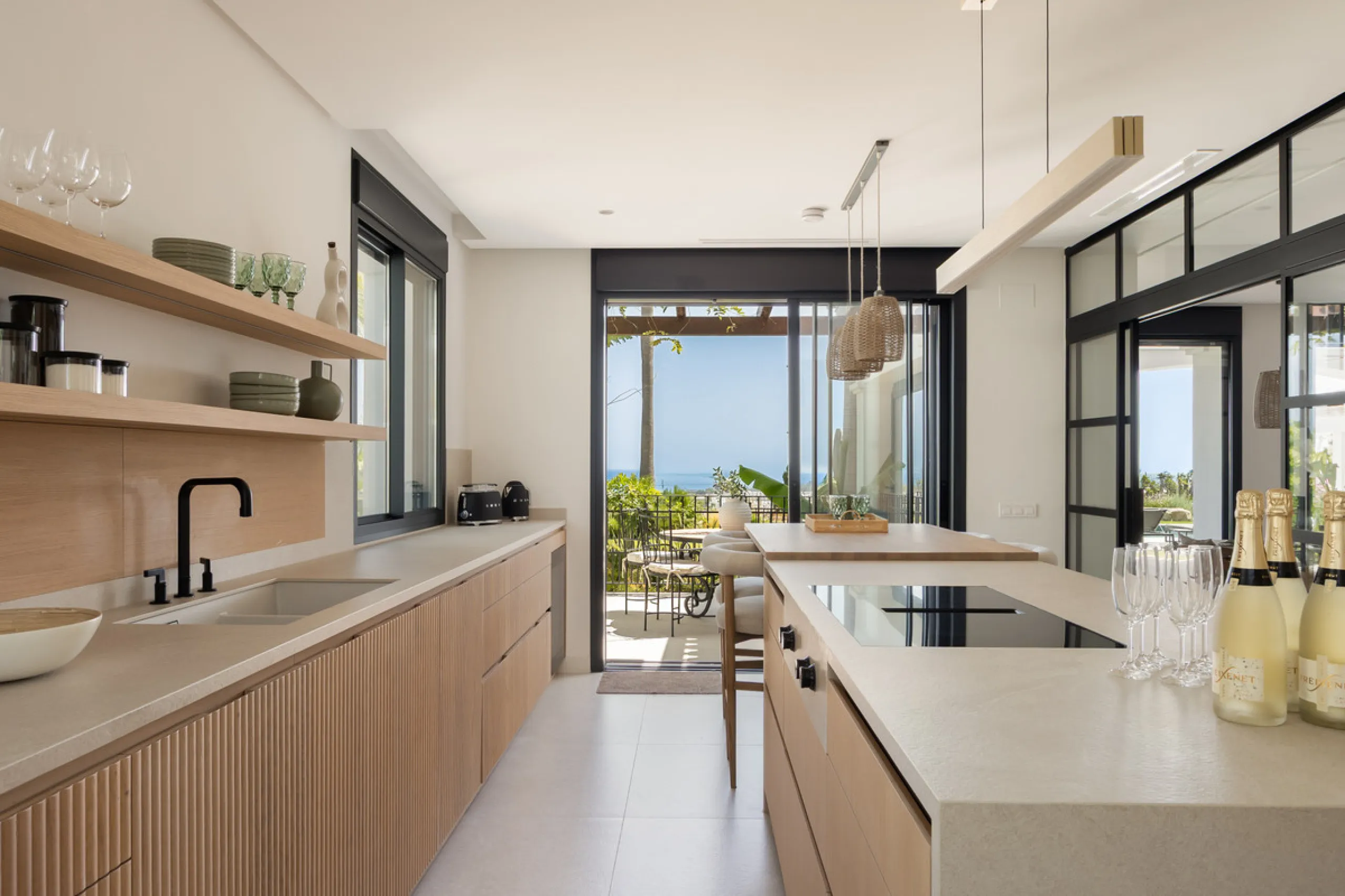 Set within the prestigious 24-hour gated community, moments from the iconic Anantara Villa Padierna Palace, this exceptional south-facing villa embodies the very best of contemporary Mediterranean luxury. Recently completed after a total high-end renovati