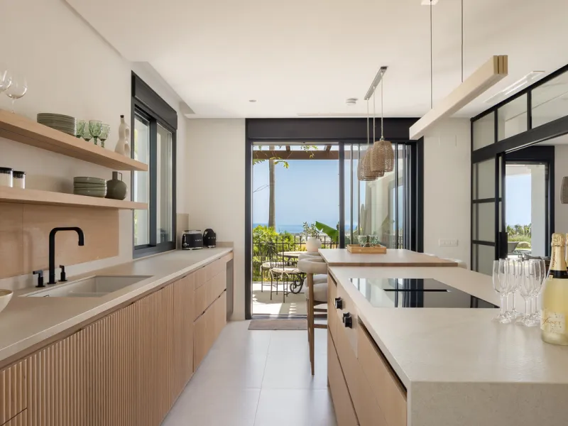 Set within the prestigious 24-hour gated community, moments from the iconic Anantara Villa Padierna Palace, this exceptional south-facing villa embodies the very best of contemporary Mediterranean luxury. Recently completed after a total high-end renovati