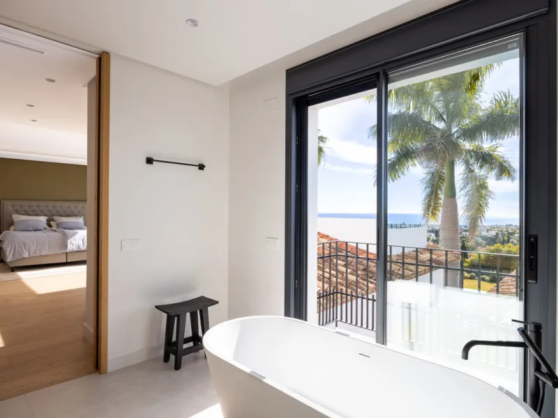 Set within the prestigious 24-hour gated community, moments from the iconic Anantara Villa Padierna Palace, this exceptional south-facing villa embodies the very best of contemporary Mediterranean luxury. Recently completed after a total high-end renovati