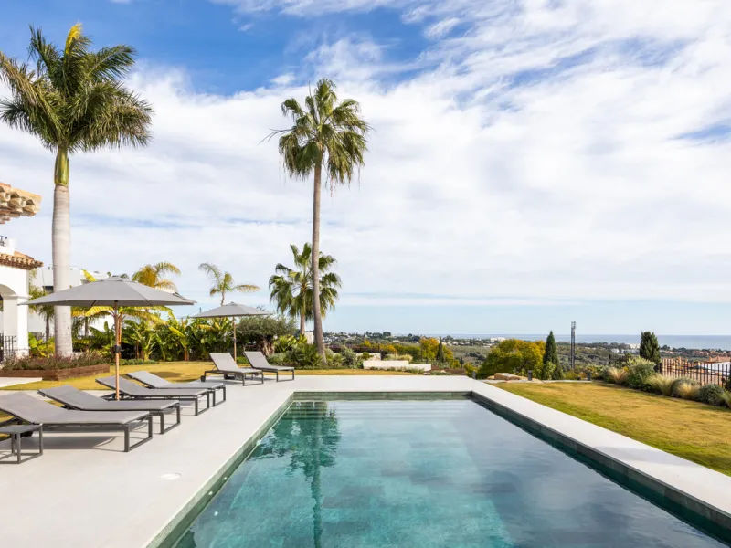 Set within the prestigious 24-hour gated community, moments from the iconic Anantara Villa Padierna Palace, this exceptional south-facing villa embodies the very best of contemporary Mediterranean luxury. Recently completed after a total high-end renovati