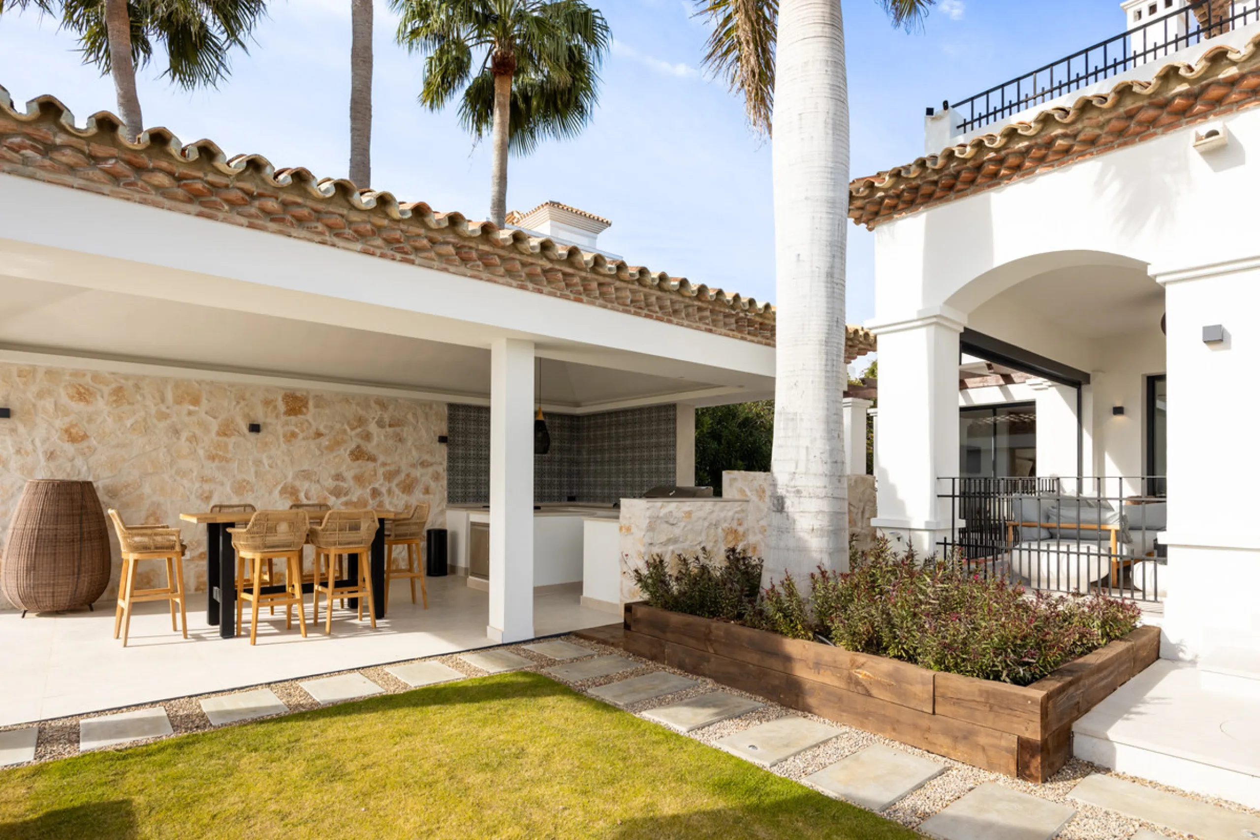 Set within the prestigious 24-hour gated community, moments from the iconic Anantara Villa Padierna Palace, this exceptional south-facing villa embodies the very best of contemporary Mediterranean luxury. Recently completed after a total high-end renovati
