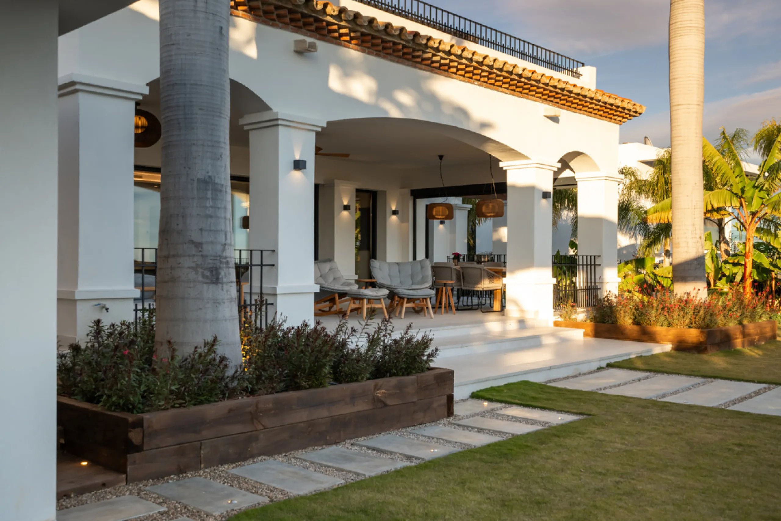 Set within the prestigious 24-hour gated community, moments from the iconic Anantara Villa Padierna Palace, this exceptional south-facing villa embodies the very best of contemporary Mediterranean luxury. Recently completed after a total high-end renovati