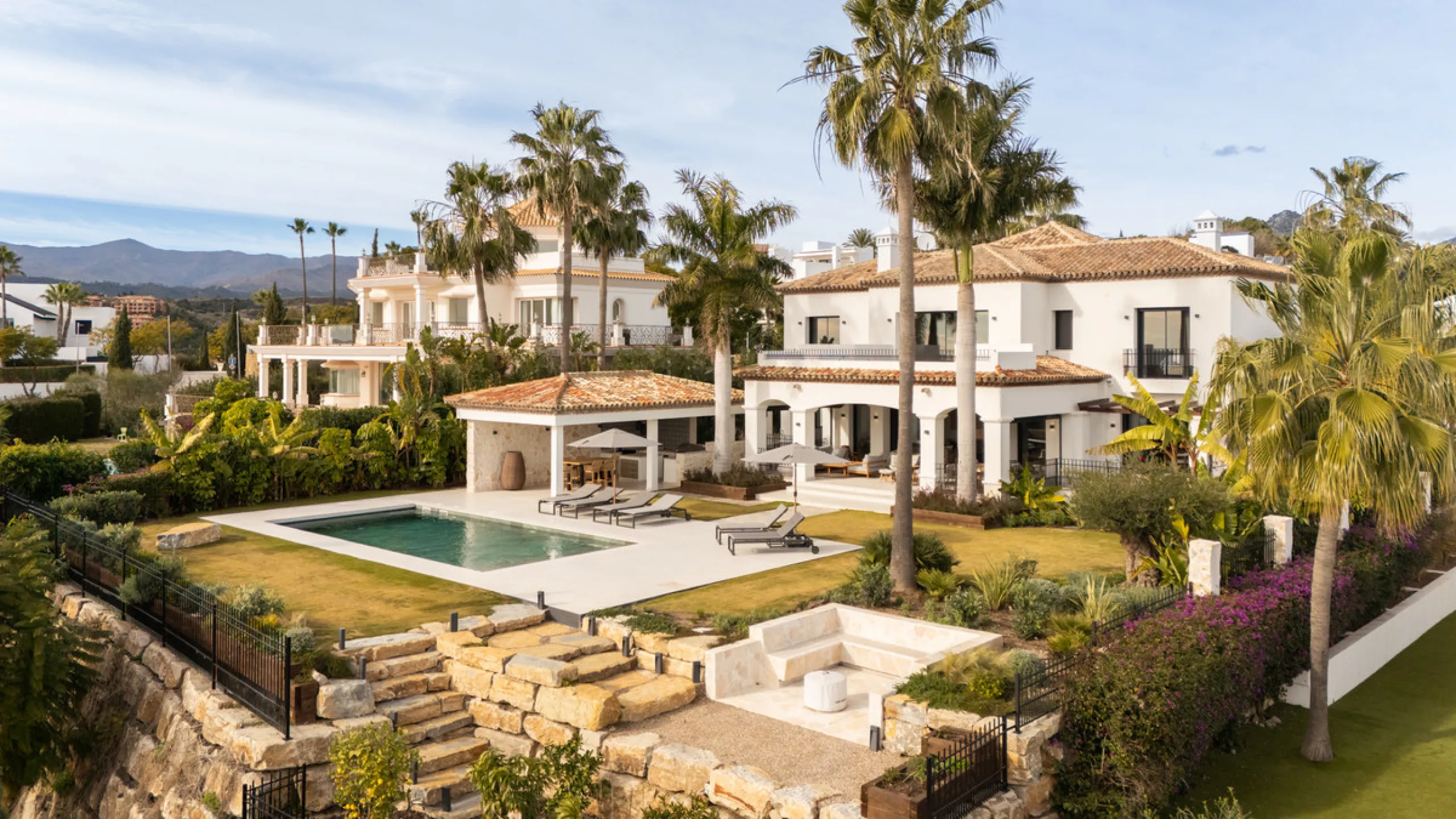 Set within the prestigious 24-hour gated community, moments from the iconic Anantara Villa Padierna Palace, this exceptional south-facing villa embodies the very best of contemporary Mediterranean luxury. Recently completed after a total high-end renovati