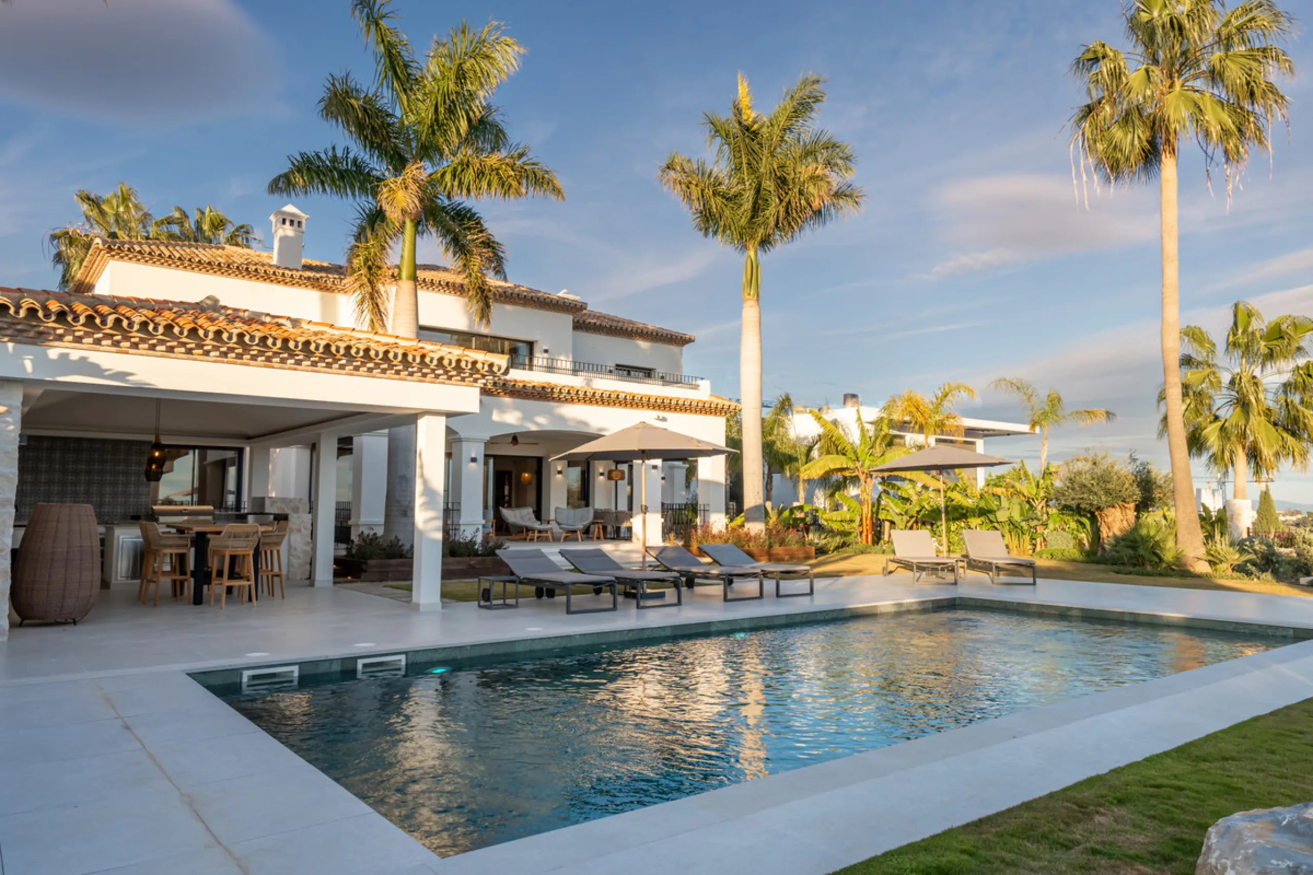 Set within the prestigious 24-hour gated community, moments from the iconic Anantara Villa Padierna Palace, this exceptional south-facing villa embodies the very best of contemporary Mediterranean luxury. Recently completed after a total high-end renovati