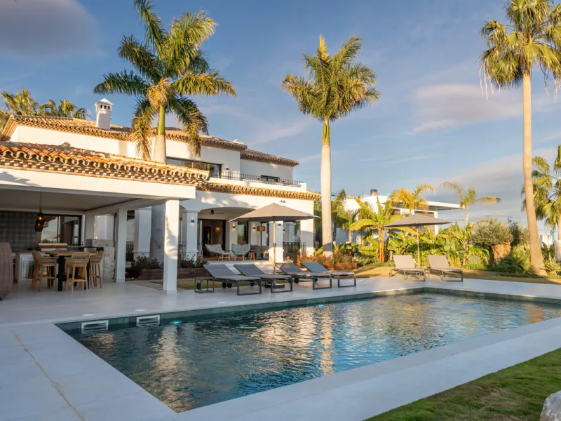 Set within the prestigious 24-hour gated community, moments from the iconic Anantara Villa Padierna Palace, this exceptional south-facing villa embodies the very best of contemporary Mediterranean luxury. Recently completed after a total high-end renovati