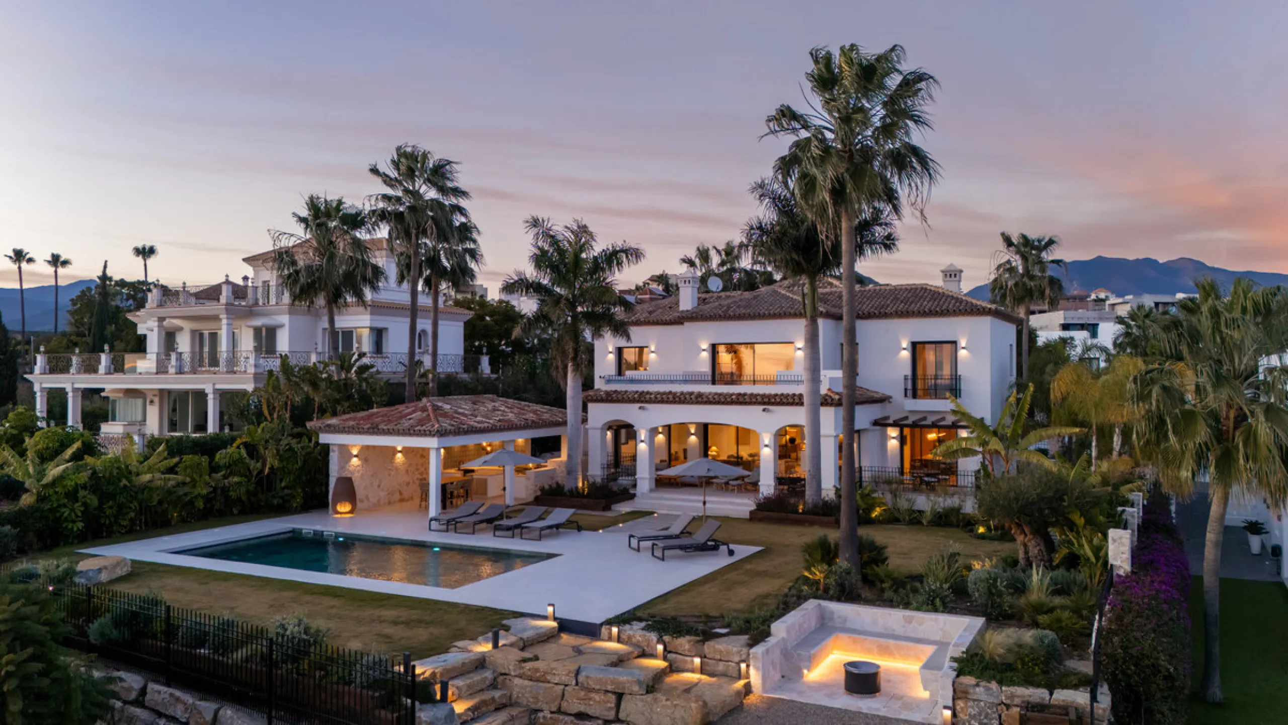 Set within the prestigious 24-hour gated community, moments from the iconic Anantara Villa Padierna Palace, this exceptional south-facing villa embodies the very best of contemporary Mediterranean luxury. Recently completed after a total high-end renovati