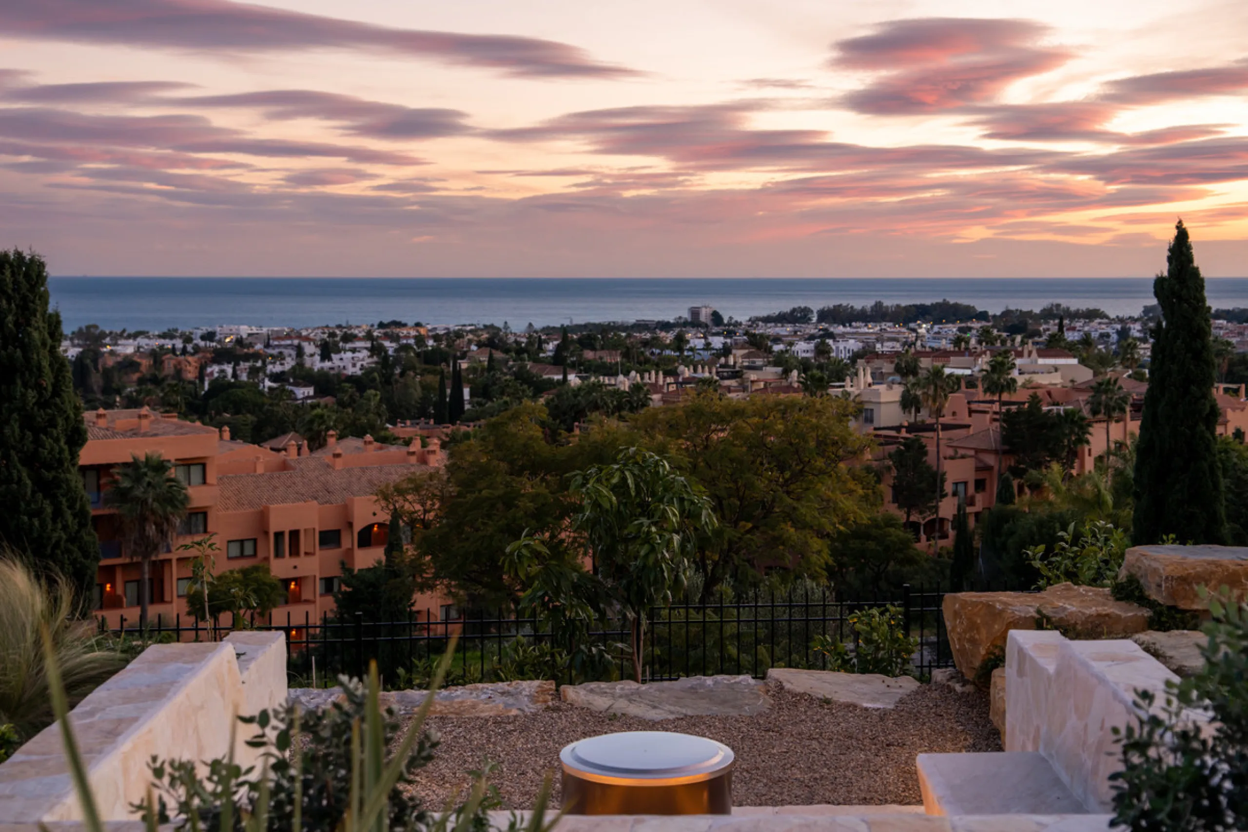 Set within the prestigious 24-hour gated community, moments from the iconic Anantara Villa Padierna Palace, this exceptional south-facing villa embodies the very best of contemporary Mediterranean luxury. Recently completed after a total high-end renovati