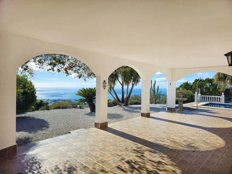 Detached villa with panoramic sea views in Arenas – Costa del Sol