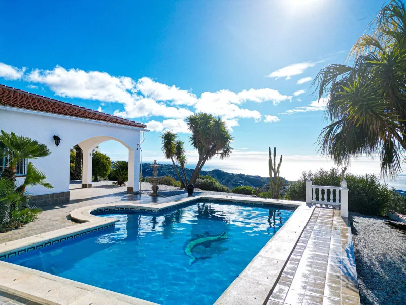 Detached villa with panoramic sea views in Arenas – Costa del Sol