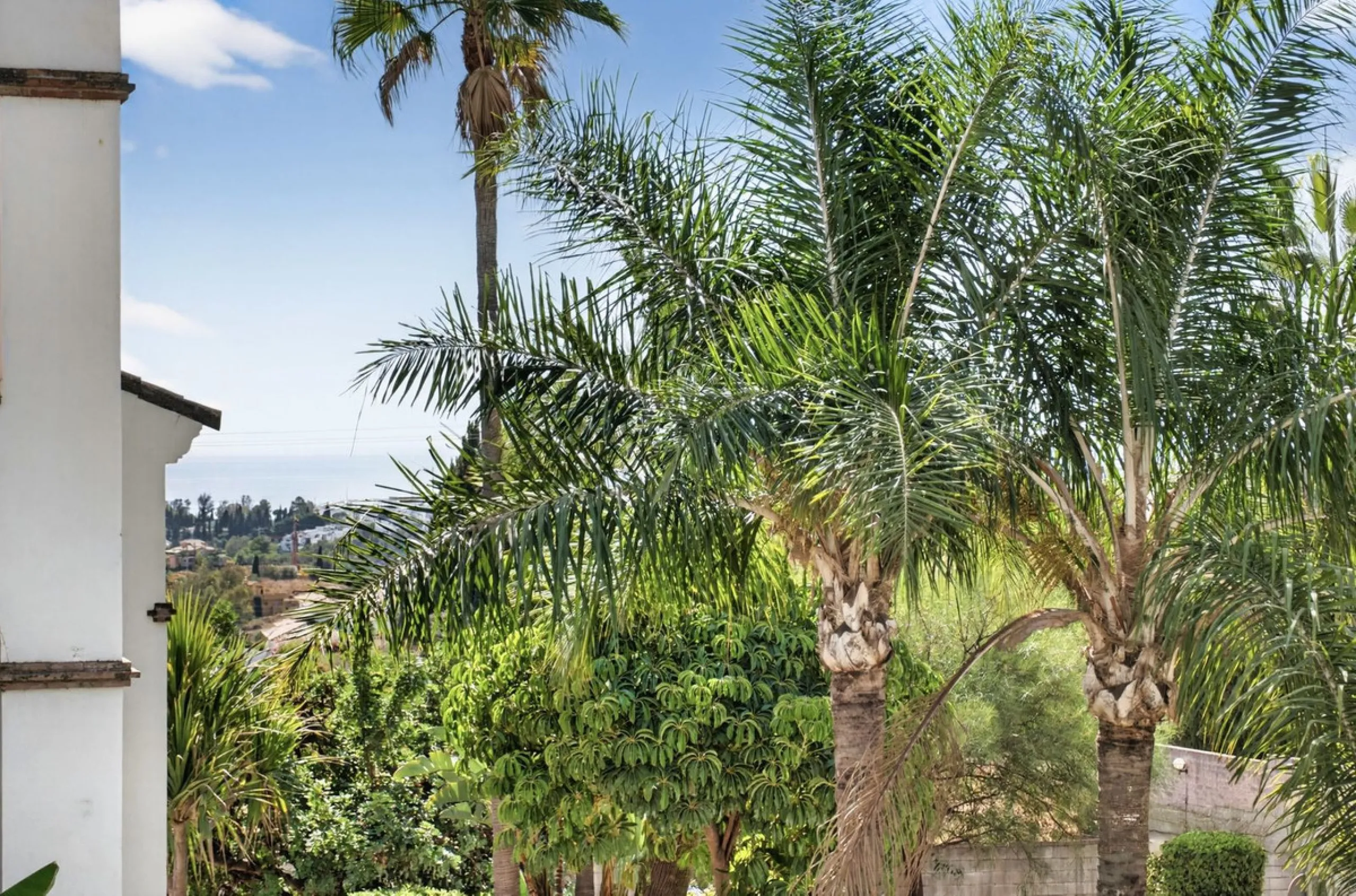 Exclusive 4-Bedroom Apartment on Marbella's Prestigious Golden Mile