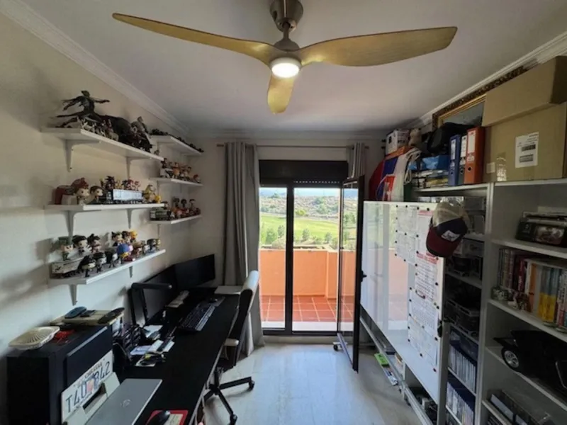 Discover your new home in Estepona! Enjoy stunning sea views from above. This charming three-story townhouse offers an ideal space to enjoy life on the Costa del Sol. With 240 m² built and 200 m² of living space, it features a private garage and additiona