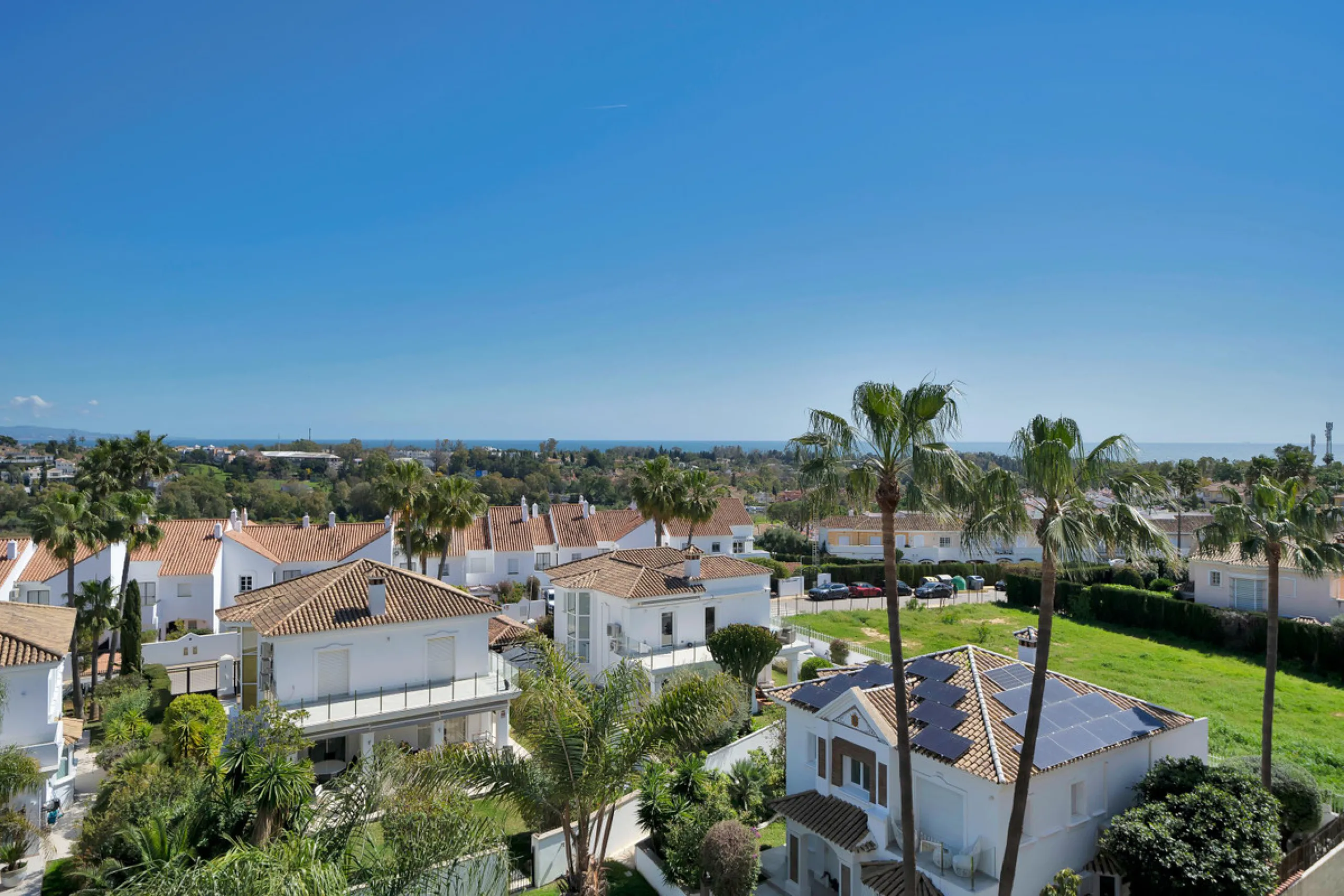Penthouse Living with Sea Views & Solarium | Atalaya Green Mar, Estepona