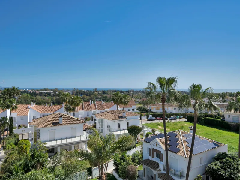 Penthouse Living with Sea Views & Solarium | Atalaya Green Mar, Estepona