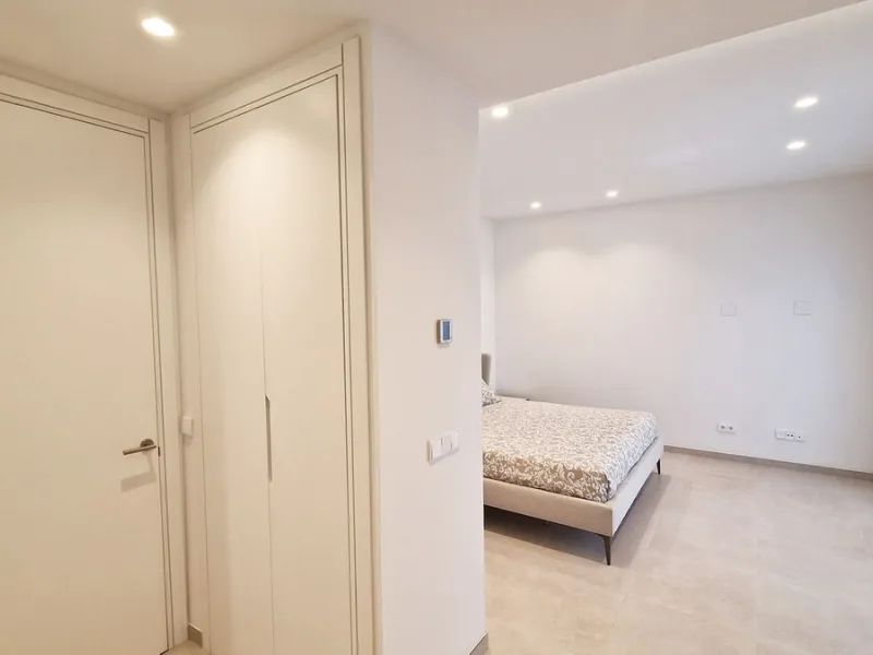 Fantastic key-ready La Cala Golf Villa for sale just a few minutes drive from La Cala golf course and beaches of Mijas Costa. The lovely village of La Cala is less than 10 minutes driving distance. This villa is built over 638 square meters. It has the or