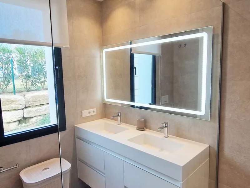 Fantastic key-ready La Cala Golf Villa for sale just a few minutes drive from La Cala golf course and beaches of Mijas Costa. The lovely village of La Cala is less than 10 minutes driving distance. This villa is built over 638 square meters. It has the or