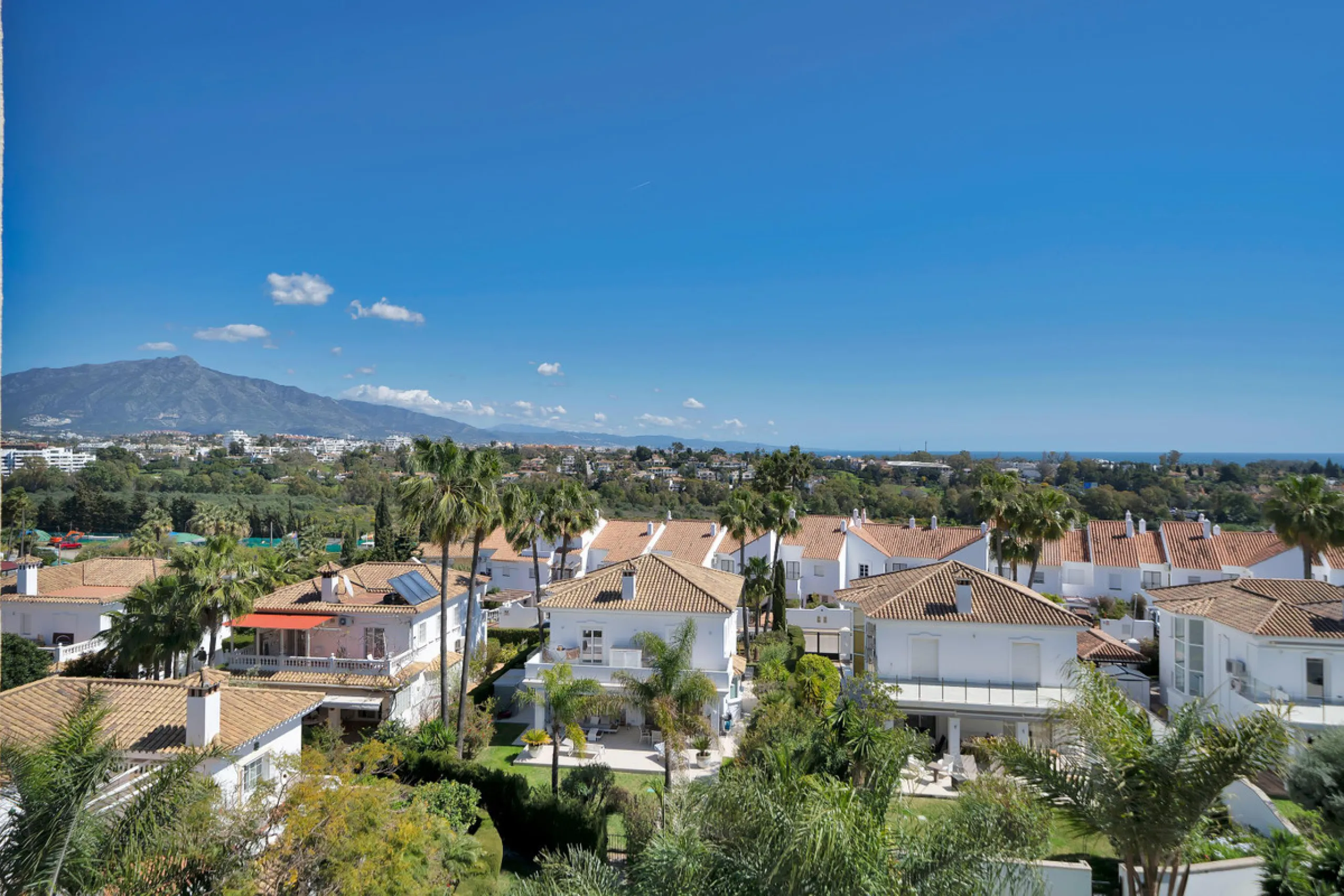 Penthouse Living with Sea Views & Solarium | Atalaya Green Mar, Estepona