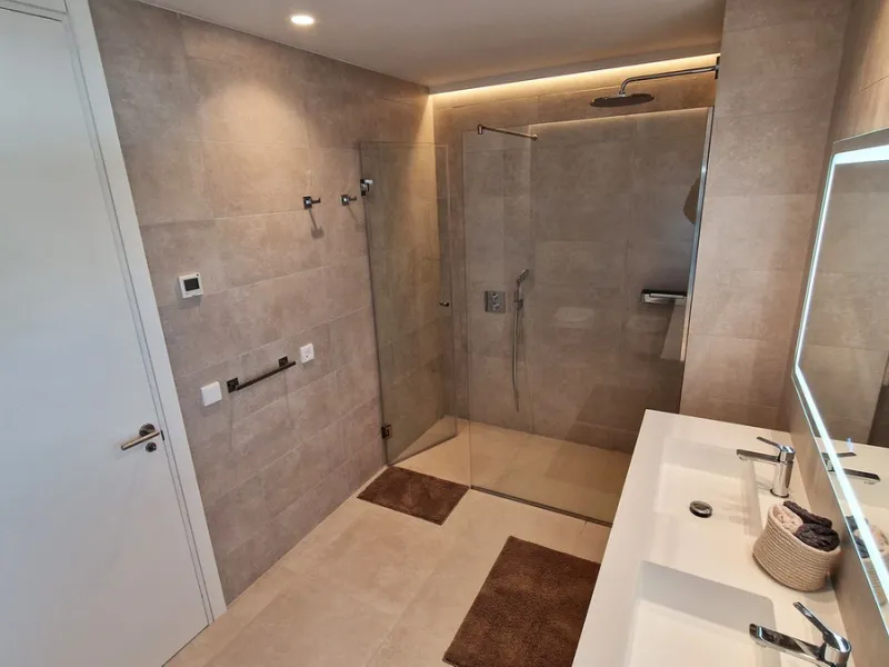Fantastic key-ready La Cala Golf Villa for sale just a few minutes drive from La Cala golf course and beaches of Mijas Costa. The lovely village of La Cala is less than 10 minutes driving distance. This villa is built over 638 square meters. It has the or