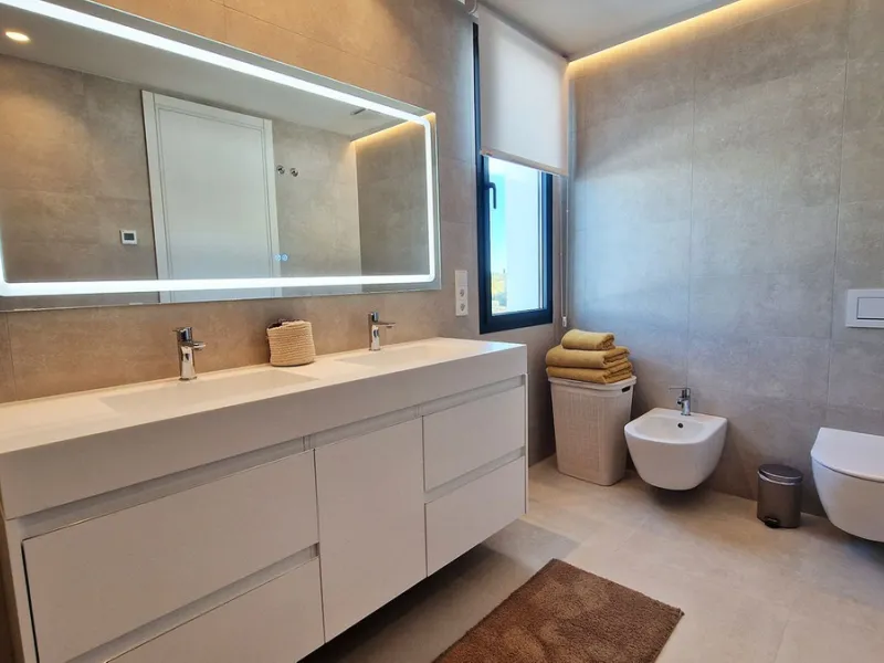 Fantastic key-ready La Cala Golf Villa for sale just a few minutes drive from La Cala golf course and beaches of Mijas Costa. The lovely village of La Cala is less than 10 minutes driving distance. This villa is built over 638 square meters. It has the or