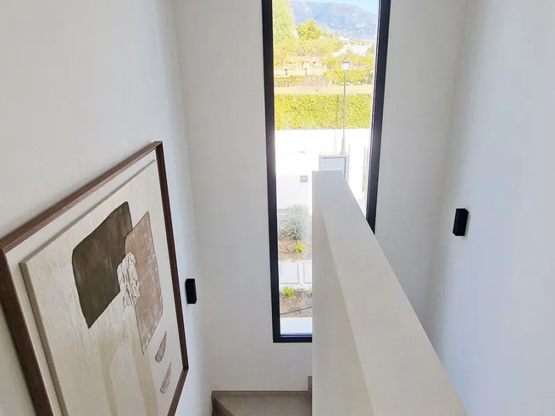 Fantastic key-ready La Cala Golf Villa for sale just a few minutes drive from La Cala golf course and beaches of Mijas Costa. The lovely village of La Cala is less than 10 minutes driving distance. This villa is built over 638 square meters. It has the or
