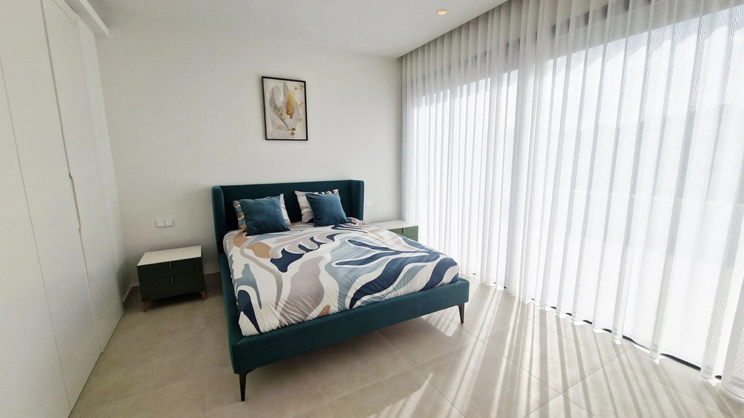 Fantastic key-ready La Cala Golf Villa for sale just a few minutes drive from La Cala golf course and beaches of Mijas Costa. The lovely village of La Cala is less than 10 minutes driving distance. This villa is built over 638 square meters. It has the or