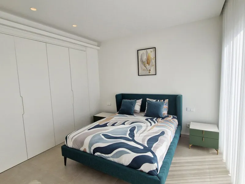Fantastic key-ready La Cala Golf Villa for sale just a few minutes drive from La Cala golf course and beaches of Mijas Costa. The lovely village of La Cala is less than 10 minutes driving distance. This villa is built over 638 square meters. It has the or