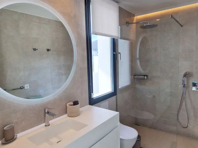 Fantastic key-ready La Cala Golf Villa for sale just a few minutes drive from La Cala golf course and beaches of Mijas Costa. The lovely village of La Cala is less than 10 minutes driving distance. This villa is built over 638 square meters. It has the or