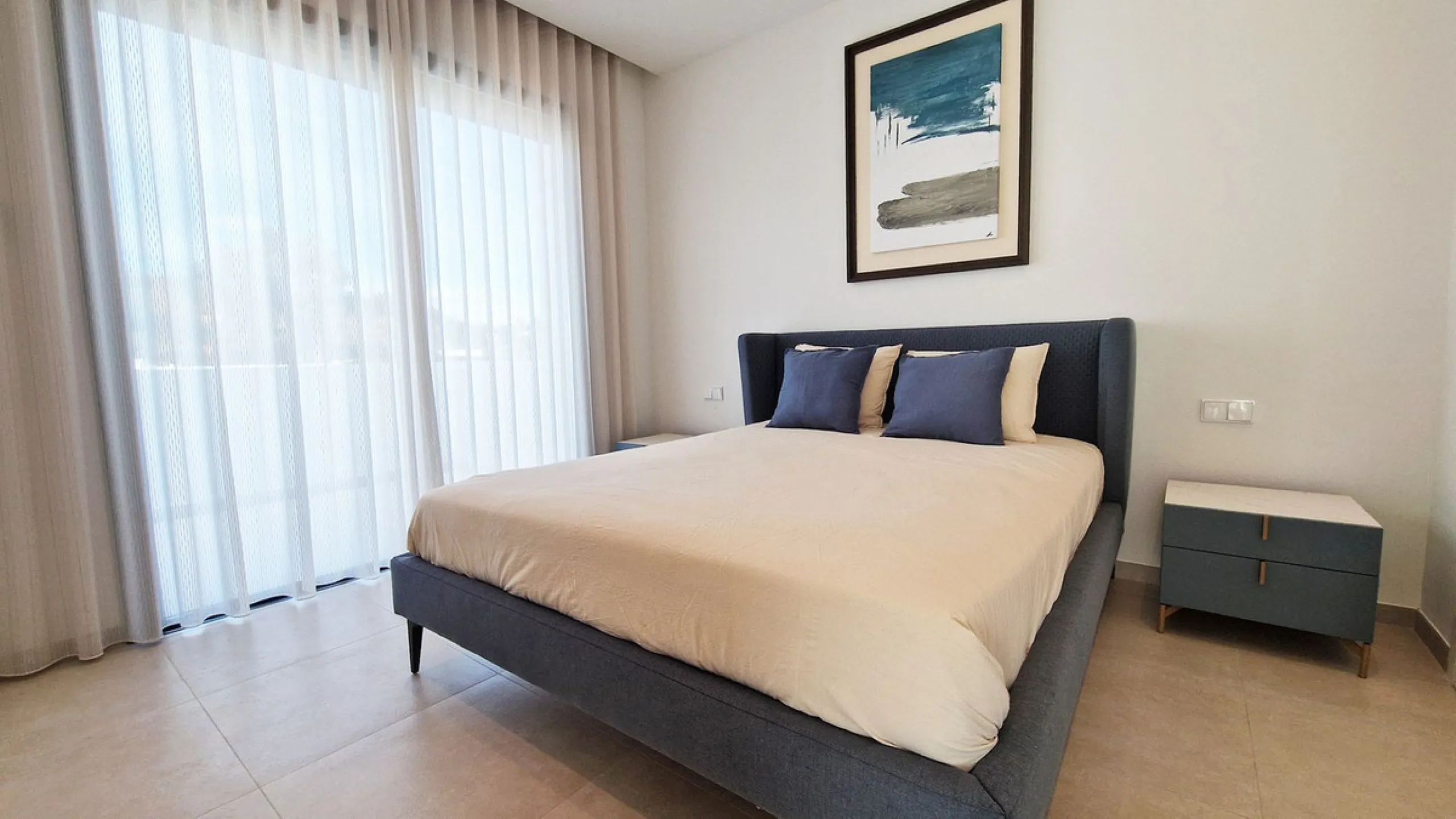 Fantastic key-ready La Cala Golf Villa for sale just a few minutes drive from La Cala golf course and beaches of Mijas Costa. The lovely village of La Cala is less than 10 minutes driving distance. This villa is built over 638 square meters. It has the or