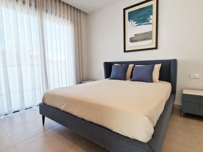 Fantastic key-ready La Cala Golf Villa for sale just a few minutes drive from La Cala golf course and beaches of Mijas Costa. The lovely village of La Cala is less than 10 minutes driving distance. This villa is built over 638 square meters. It has the or