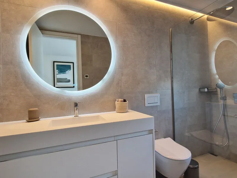 Fantastic key-ready La Cala Golf Villa for sale just a few minutes drive from La Cala golf course and beaches of Mijas Costa. The lovely village of La Cala is less than 10 minutes driving distance. This villa is built over 638 square meters. It has the or