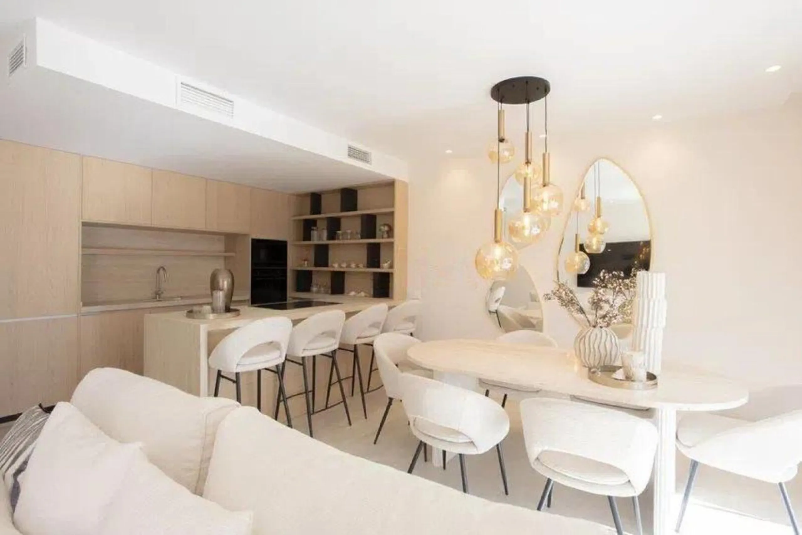 Apartment - Penthouse Duplex в продаже в Marbella, Málaga. В доме 4 спален и 3 ванных комнат. Площадь дома 170 м²