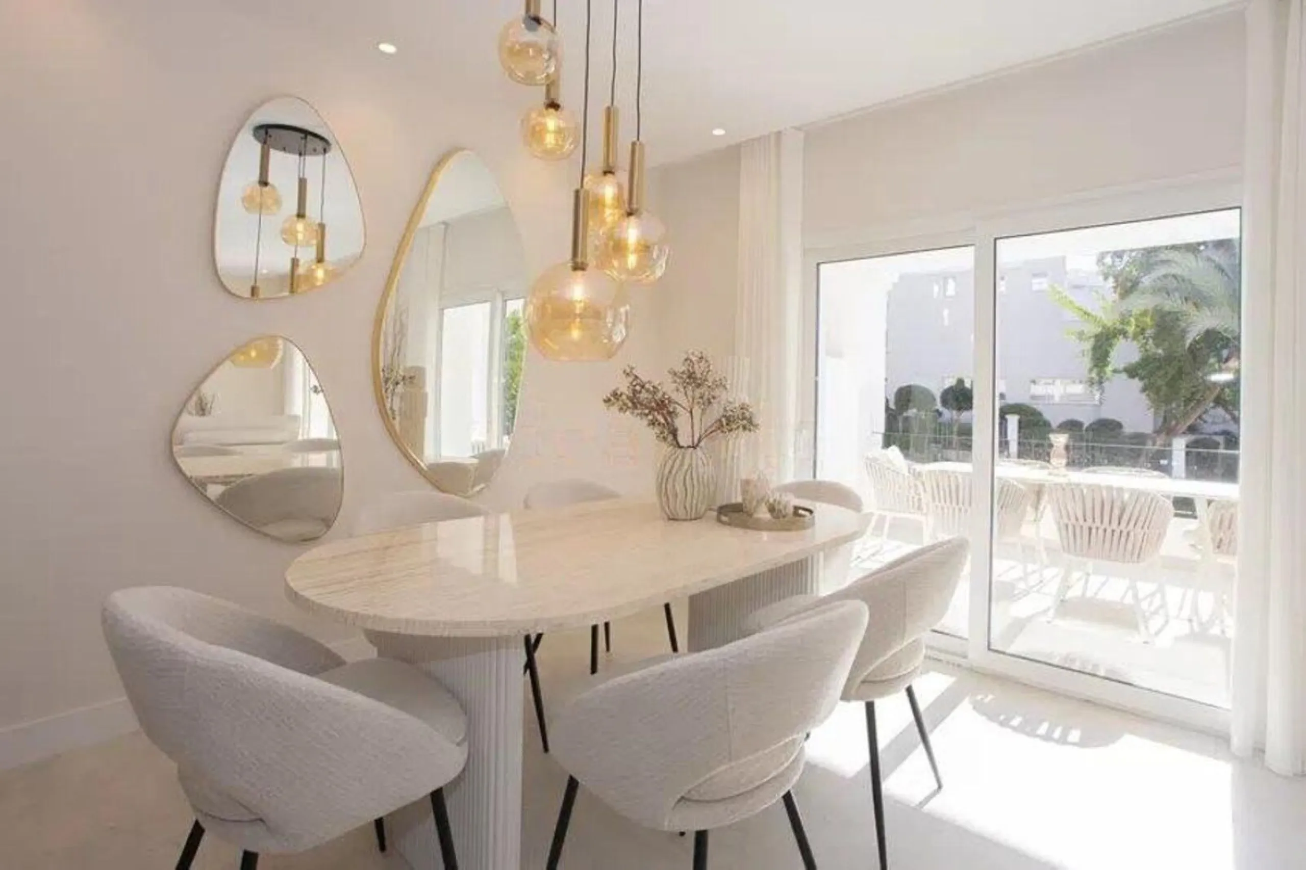 Apartment - Penthouse Duplex в продаже в Marbella, Málaga. В доме 4 спален и 3 ванных комнат. Площадь дома 170 м²