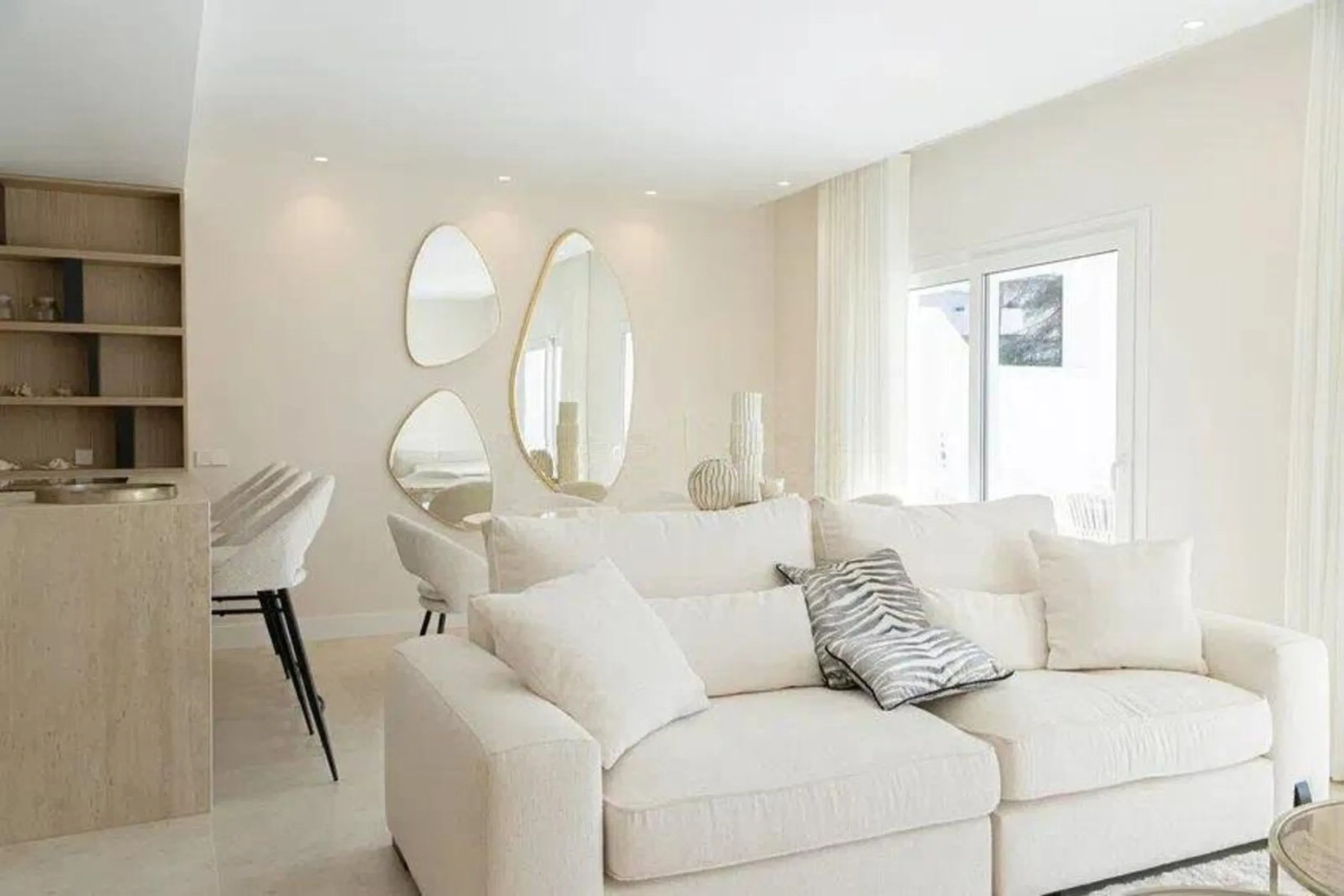 Apartment - Penthouse Duplex в продаже в Marbella, Málaga. В доме 4 спален и 3 ванных комнат. Площадь дома 170 м²