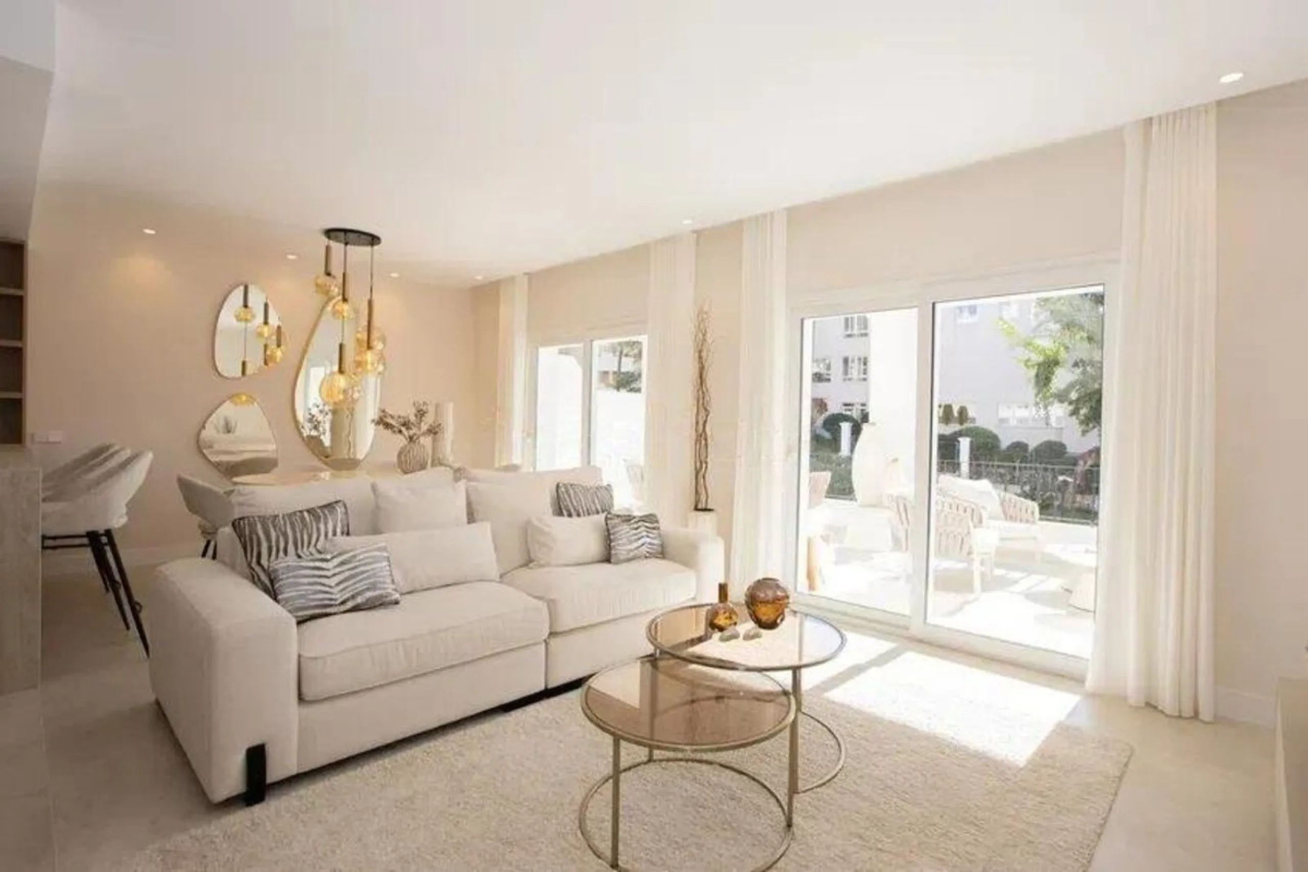 Apartment - Penthouse Duplex в продаже в Marbella, Málaga. В доме 4 спален и 3 ванных комнат. Площадь дома 170 м²