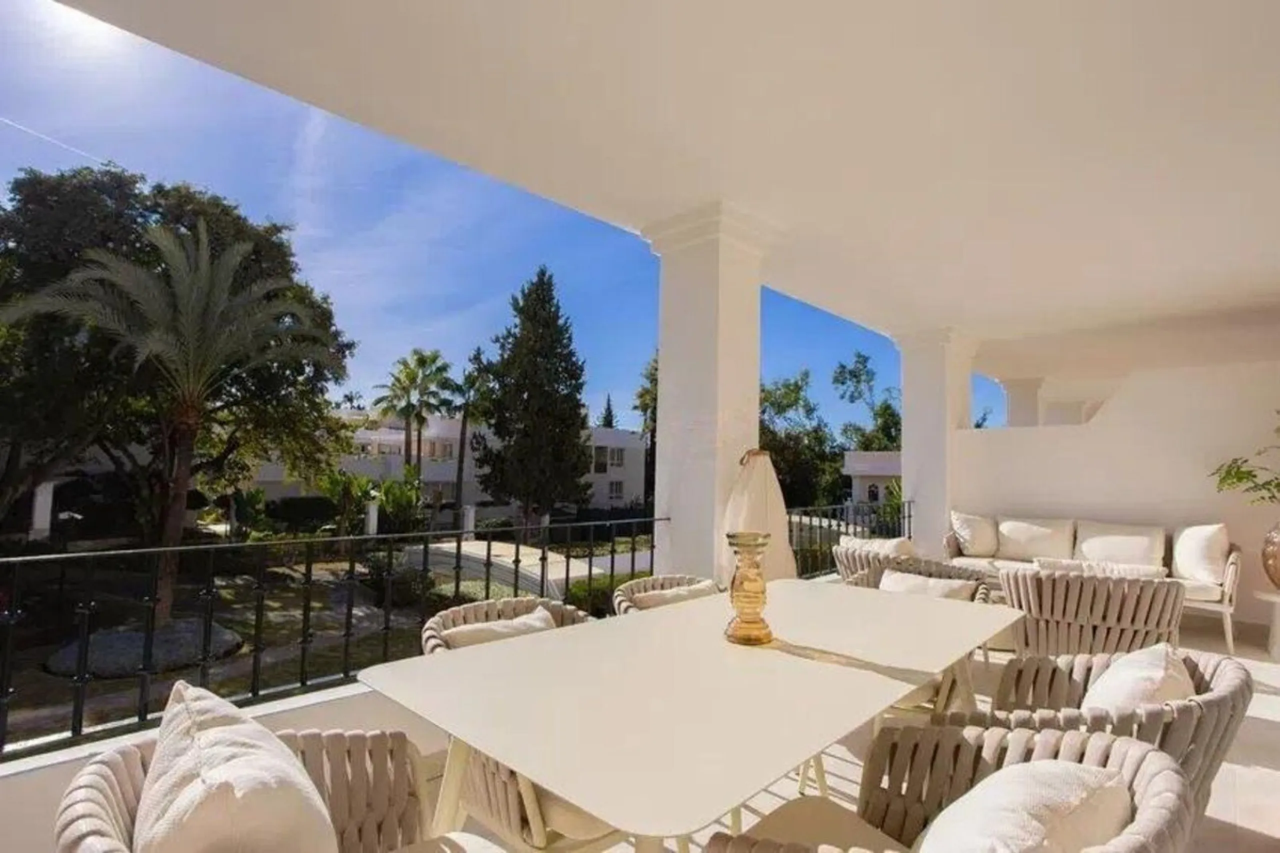 Apartment - Penthouse Duplex в продаже в Marbella, Málaga. В доме 4 спален и 3 ванных комнат. Площадь дома 170 м²