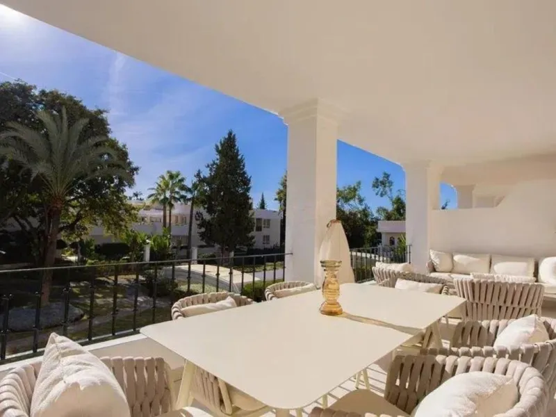 Apartment - Penthouse Duplex в продаже в Marbella, Málaga. В доме 4 спален и 3 ванных комнат. Площадь дома 170 м²