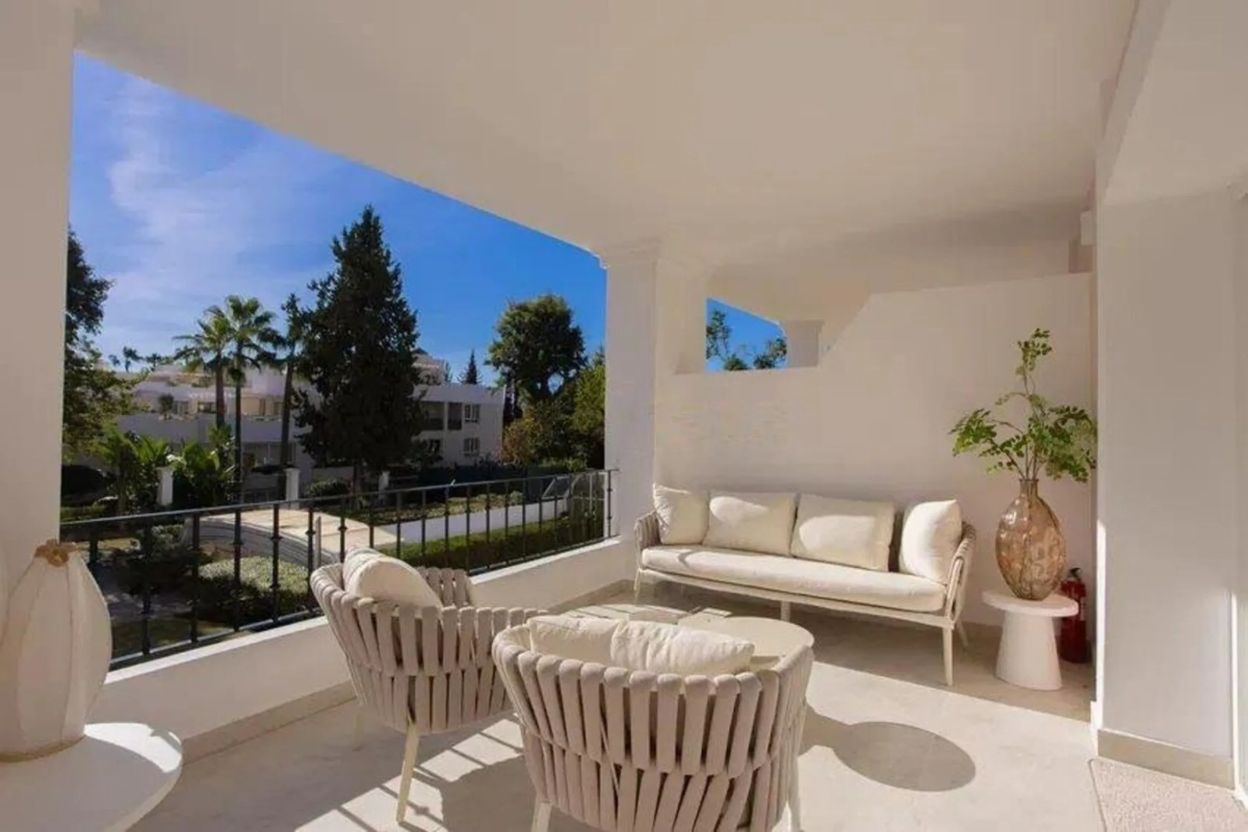 Apartment - Penthouse Duplex в продаже в Marbella, Málaga. В доме 4 спален и 3 ванных комнат. Площадь дома 170 м²