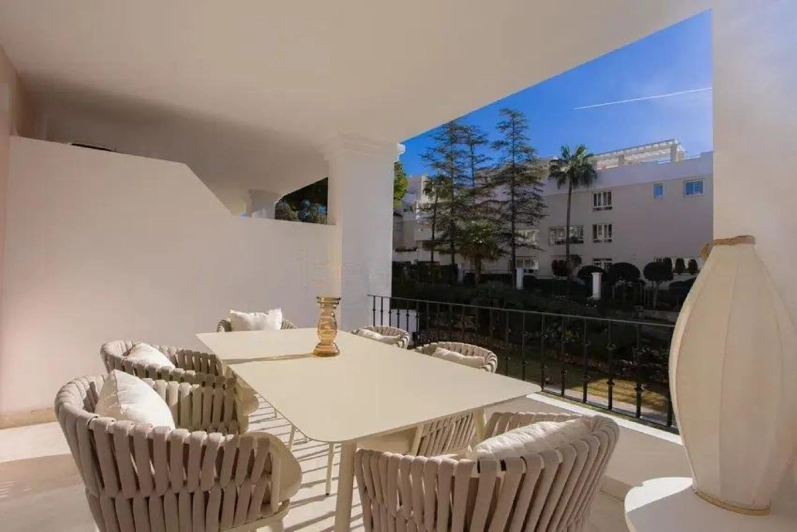 Apartment - Penthouse Duplex в продаже в Marbella, Málaga. В доме 4 спален и 3 ванных комнат. Площадь дома 170 м²