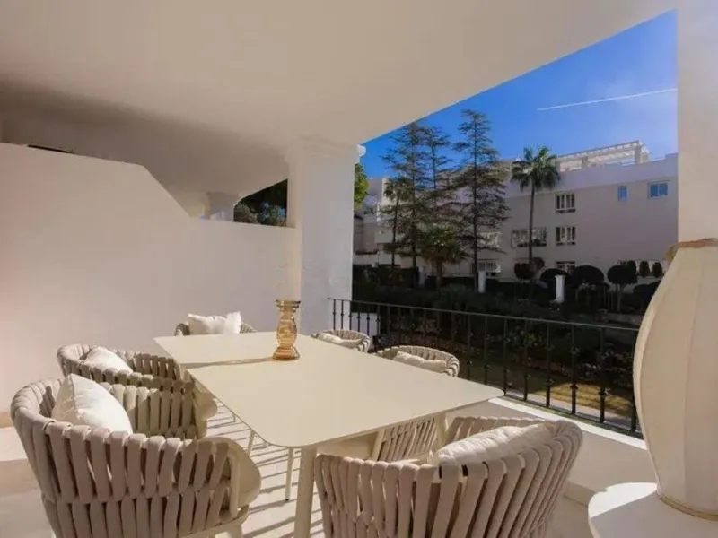Apartment - Penthouse Duplex в продаже в Marbella, Málaga. В доме 4 спален и 3 ванных комнат. Площадь дома 170 м²
