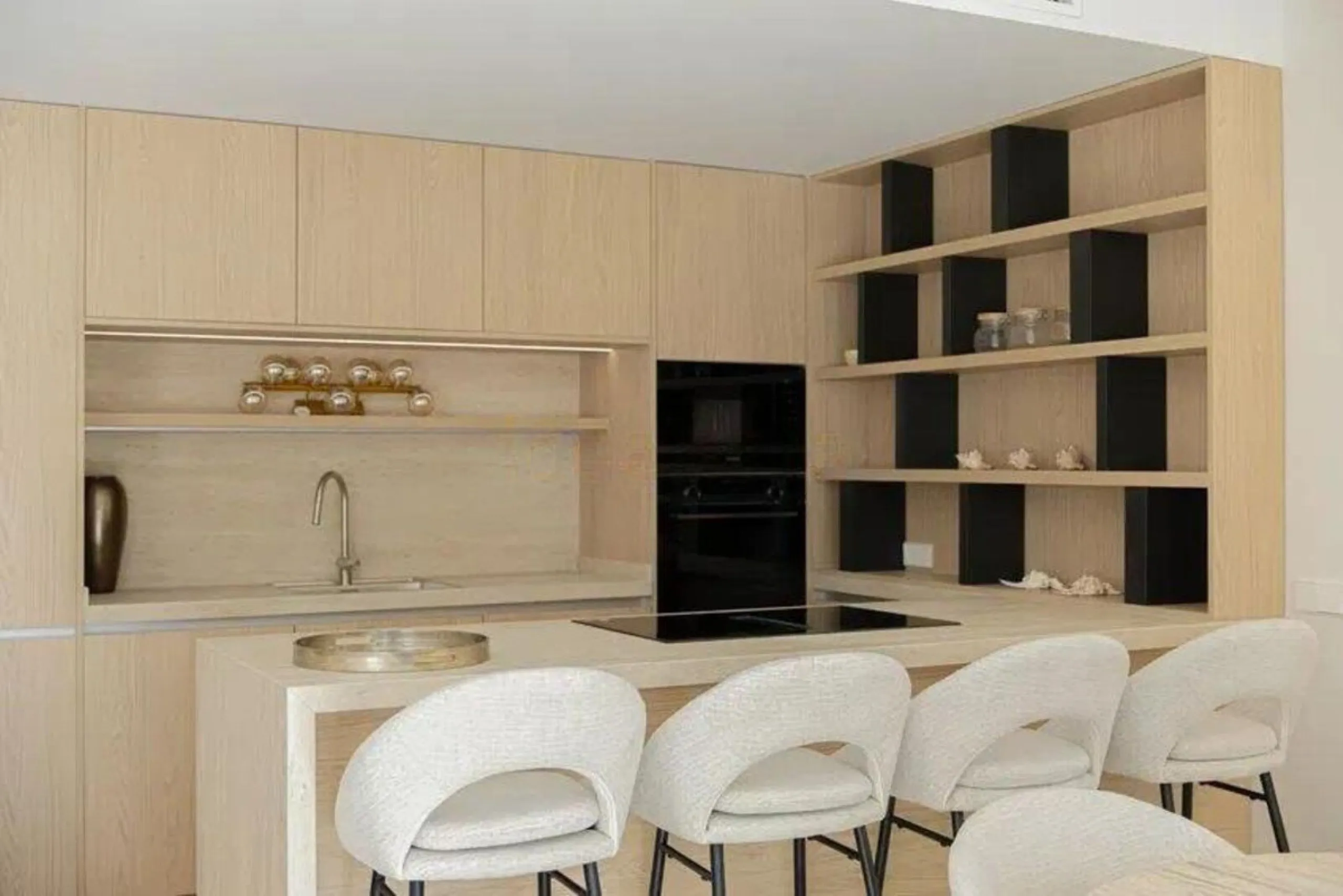 Apartment - Penthouse Duplex в продаже в Marbella, Málaga. В доме 4 спален и 3 ванных комнат. Площадь дома 170 м²